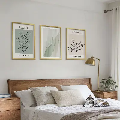 Rože v moderni vazi večdelna slika v okvirju
