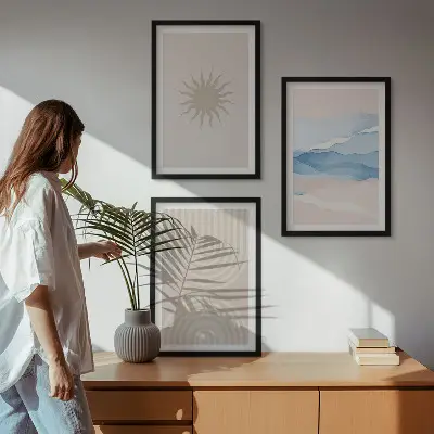 Komplet 3 slik v okvirju abstraktne črte v pastelnih barvah z motivom sončnih valov