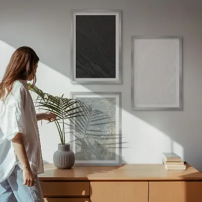 Triptih v okvirju z motivom barvnih elegantnih kamnitih struktur