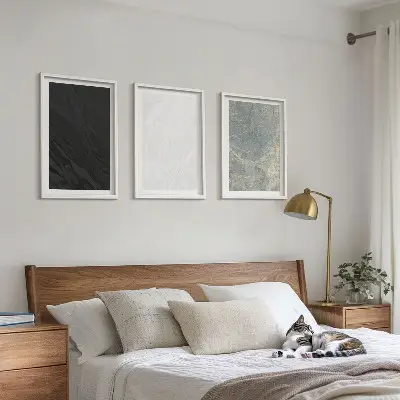 Triptih v okvirju z motivom barvnih elegantnih kamnitih struktur