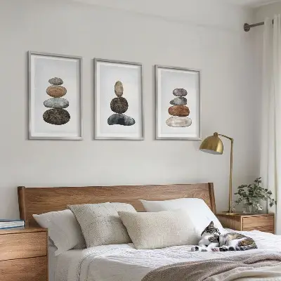 Minimalistični boho kamni triptih v okvirju