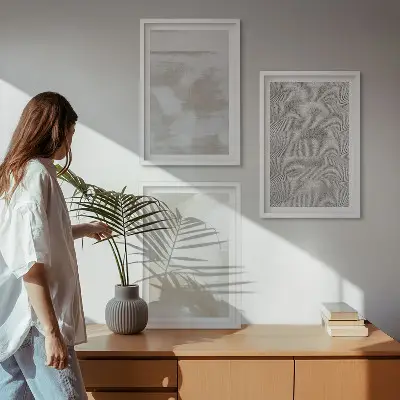 Komplet 3 slik v okvirju z abstraktnim modernim oblikovanjem