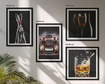 Pripravljena stenska galerija ženske noge z rožnatim vinom