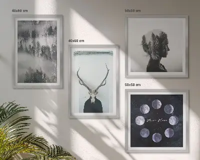 Komplet slik nad zofo z motivom ženske z lobanjo v gozdni megli pod luno