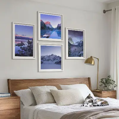 Komplet 4 slik v okvirju gorske pokrajine ob sončnem zahodu nad vodo