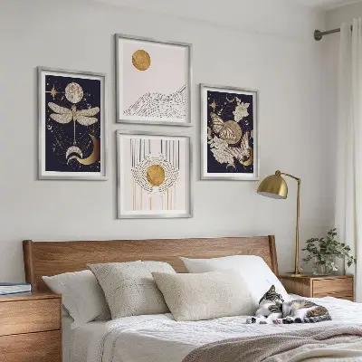 Pripravljena stenska galerija z naravnimi motivi in luno