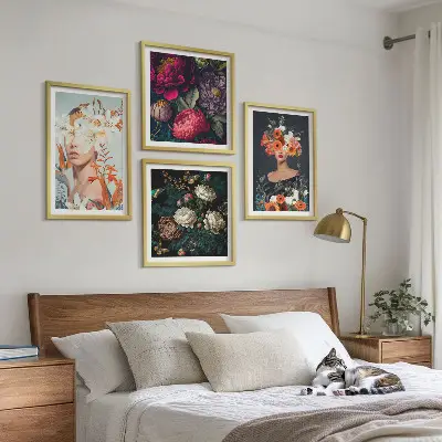 Komplet slik nad zofo cvetlični portreti s šopki in listi