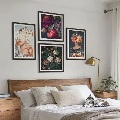 Komplet slik nad zofo cvetlični portreti s šopki in listi