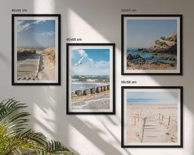 Komplet štirih slik v okvirju motiv plaže s peskom, valovi, nebom in pticami