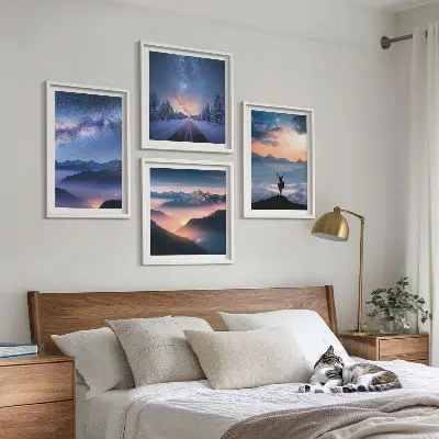 Pripravljena stenska galerija z motivom nočnega neba, gora, megle in jelena