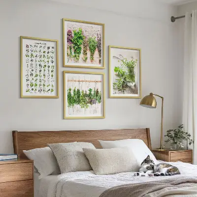 Stenska galerija s posušenimi zelišči pripravljen komplet za kuhinjo