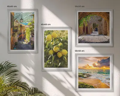 Pripravljena stenska galerija slikovite ulice ob morju in plaža