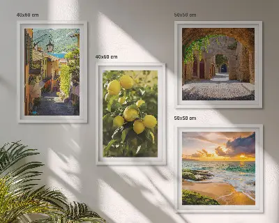 Pripravljena stenska galerija slikovite ulice ob morju in plaža