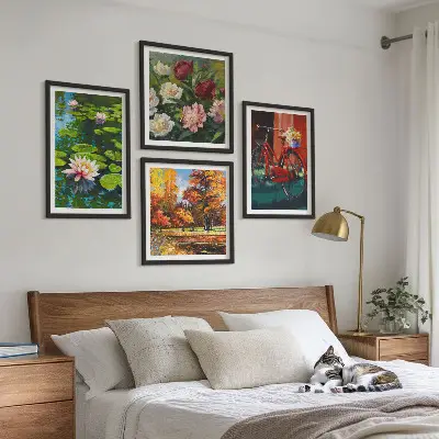 Pripravljena stenska galerija lokvanji in cvetovi za kolesa