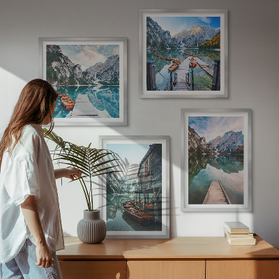 Pripravljena stenska galerija Leseni čolni v gorah na jezerih