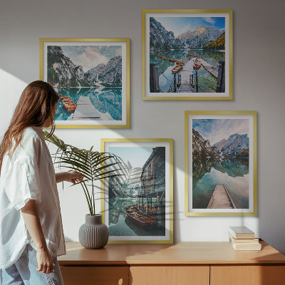 Pripravljena stenska galerija Leseni čolni v gorah na jezerih