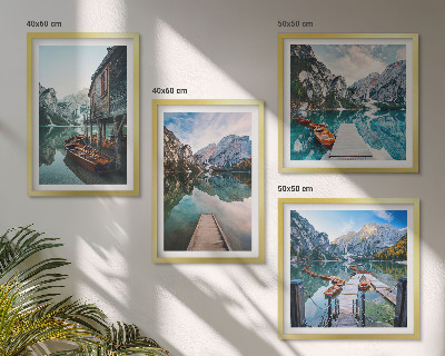 Pripravljena stenska galerija Leseni čolni v gorah na jezerih