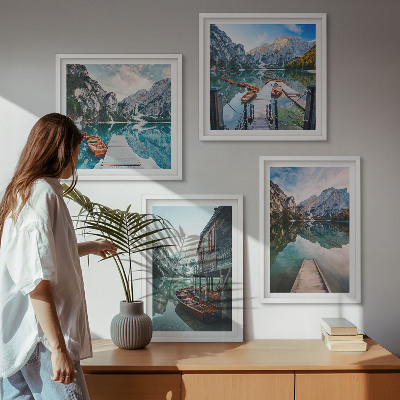 Pripravljena stenska galerija Leseni čolni v gorah na jezerih