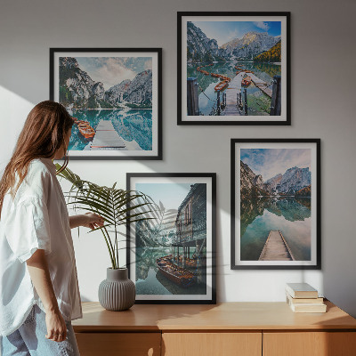 Pripravljena stenska galerija Leseni čolni v gorah na jezerih