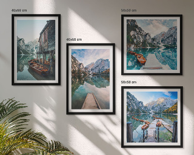 Pripravljena stenska galerija Leseni čolni v gorah na jezerih