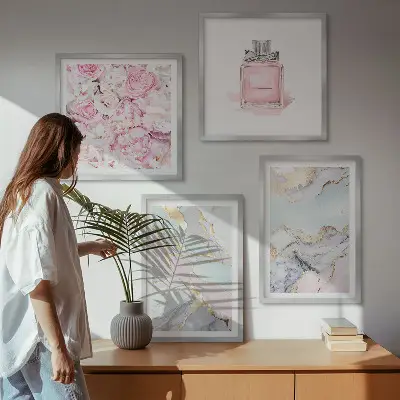 Pripravljena stenska galerija rožnati cvetovi v marmornem pastelu
