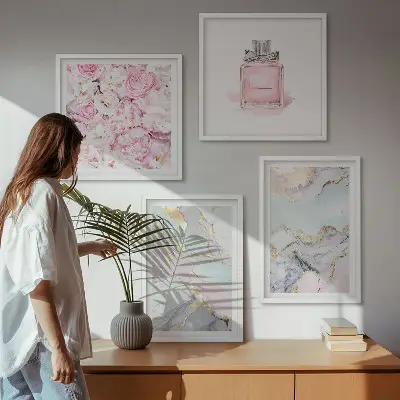 Pripravljena stenska galerija rožnati cvetovi v marmornem pastelu