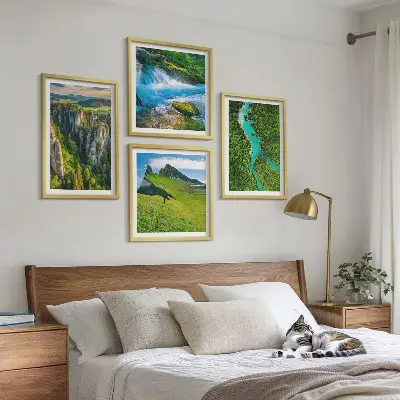 Pripravljena stenska galerija zelene gore, reka in skale
