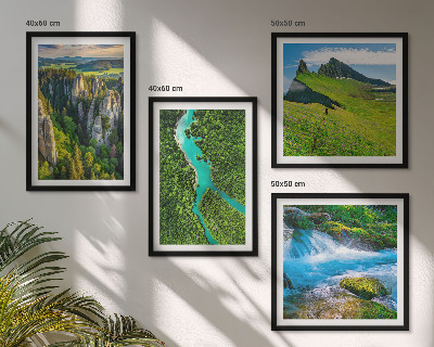 Pripravljena stenska galerija Zelene gore reka skale