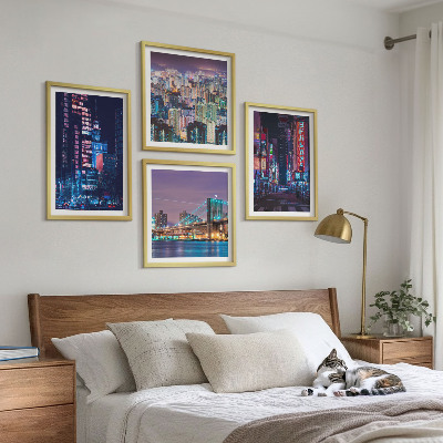 Pripravljena stenska galerija Nočna mesta z neonskimi lučmi