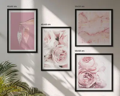 Pripravljena stenska galerija vrtnice v šampanjsko-marmornatih pastelnih odtenkih