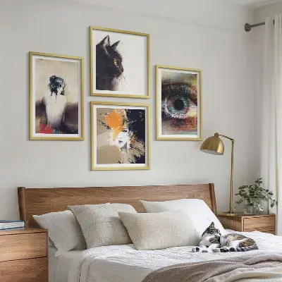 Pripravljena stenska galerija portret ženske z barvnimi očmi, ki izraža čustva