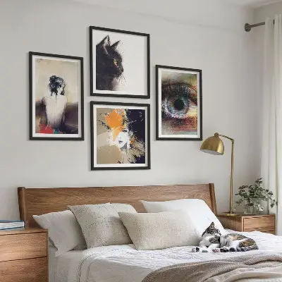 Pripravljena stenska galerija portret ženske z barvnimi očmi, ki izraža čustva