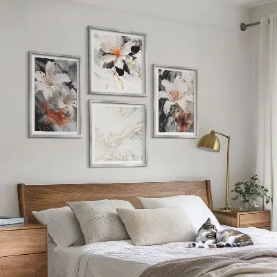 Komplet 4 slik v okvirju z motivom belo-črnih marmornih rož