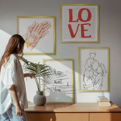 Komplet štirih ilustracij hišnih številk v okvirju družinske ilustracije
