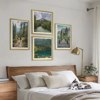Komplet štirih slik v okvirju z motivi gora, jezer, gozdov in poti