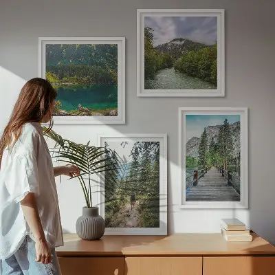Komplet štirih slik v okvirju z motivi gora, jezer, gozdov in poti