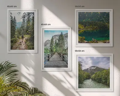 Komplet štirih slik v okvirju z motivi gora, jezer, gozdov in poti