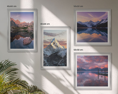 Pripravljena stenska galerija Gorske pokrajine v ozadju