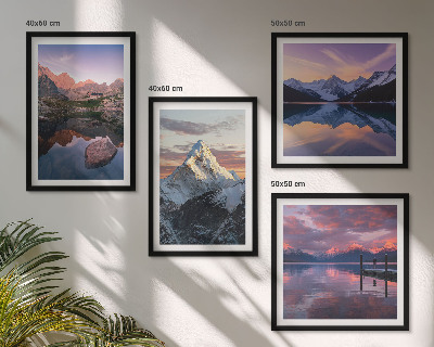 Pripravljena stenska galerija Gorske pokrajine v ozadju
