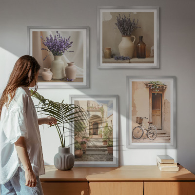 Pripravljena stenska galerija Cvetovi sivke in arhitektura