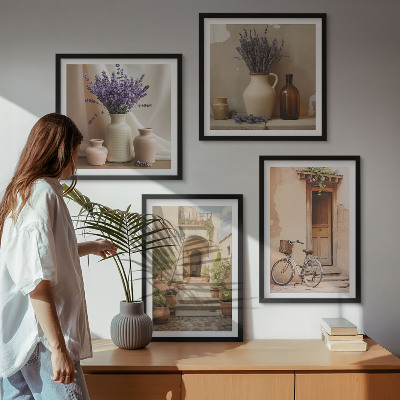 Pripravljena stenska galerija Cvetovi sivke in arhitektura