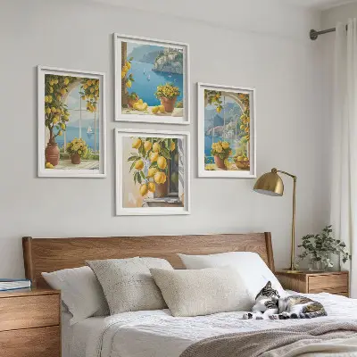 Pripravljena stenska galerija z motivi pokrajin, morja, limon in oken