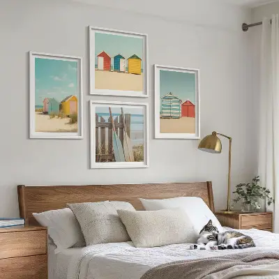 Komplet 4 slik v okvirju obarvane hiše, plaža in sonce