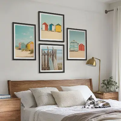 Komplet 4 slik v okvirju obarvane hiše, plaža in sonce