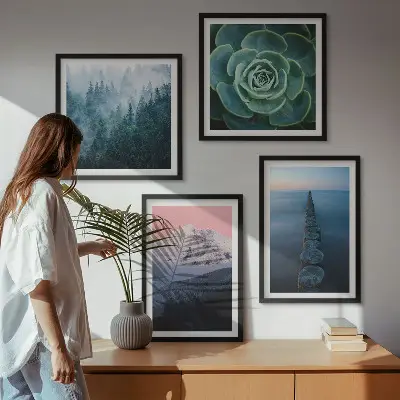 Pripravljena stenska galerija z motivom gora, rožnatega neba, vode in sukulent
