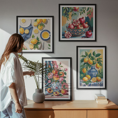 Pripravljena stenska galerija Rože in sadje v vazah