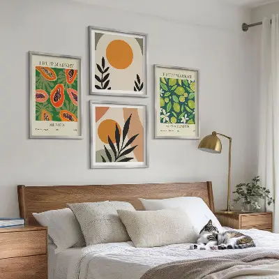 Pripravljena stenska galerija z boho vzorci papaje