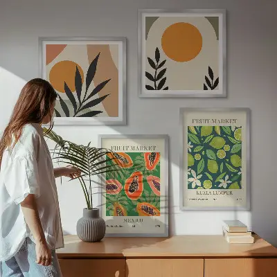 Pripravljena stenska galerija z boho vzorci papaje