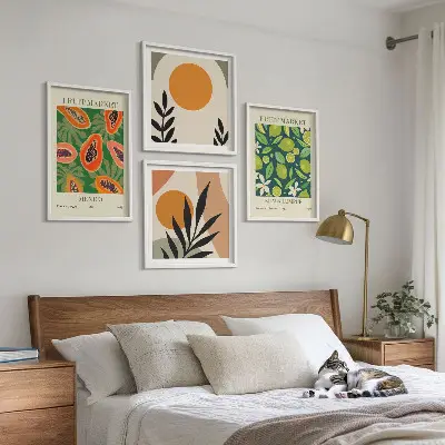 Pripravljena stenska galerija z boho vzorci papaje
