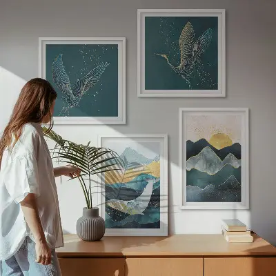 Pripravljena stenska galerija abstraktne gore z žerjavi